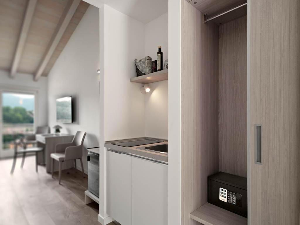 Residence Caffe Maya Maslianico Bagian luar foto
