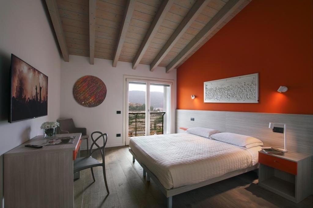 Residence Caffe Maya Maslianico Bagian luar foto