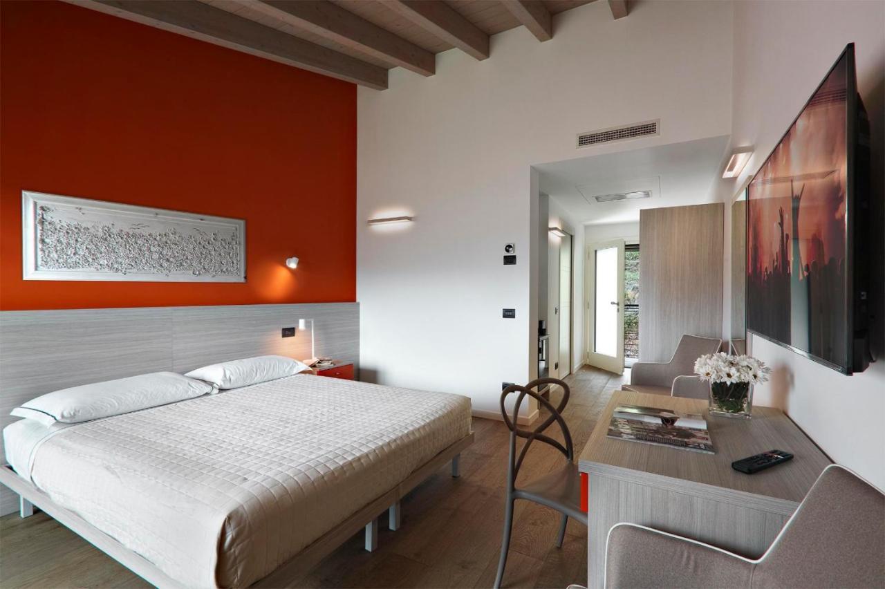Residence Caffe Maya Maslianico Bagian luar foto