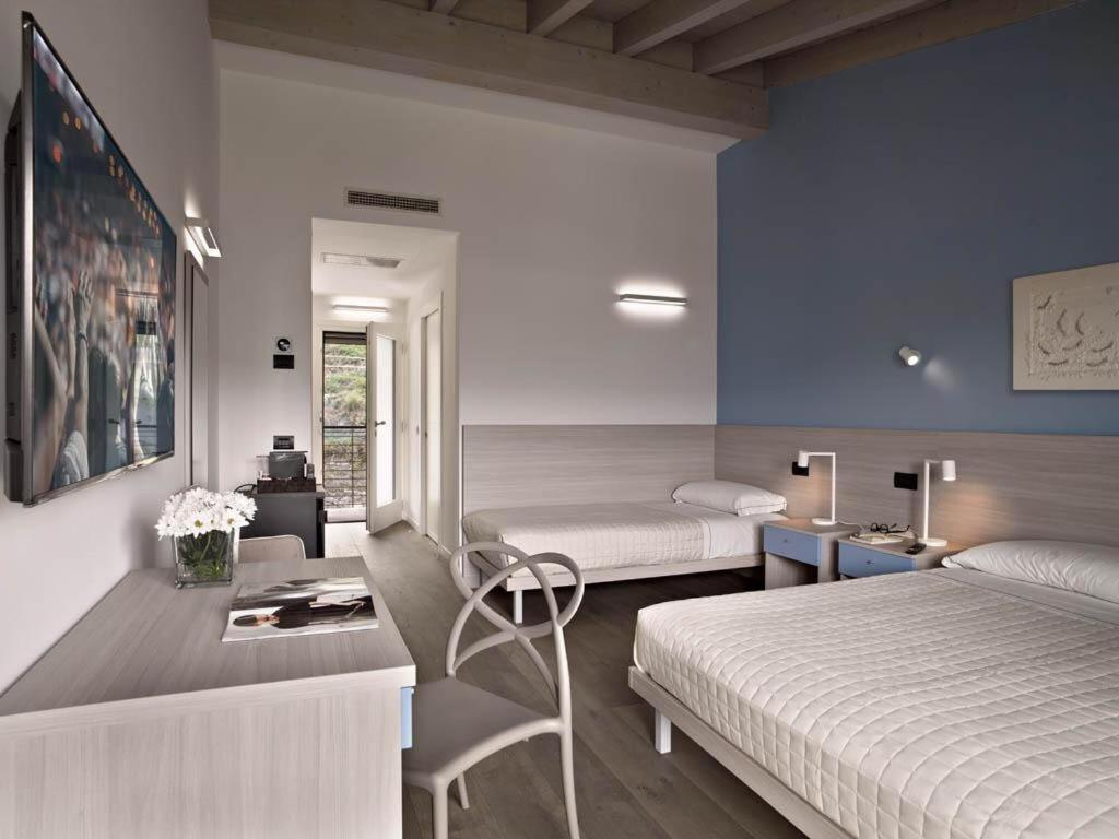 Residence Caffe Maya Maslianico Bagian luar foto
