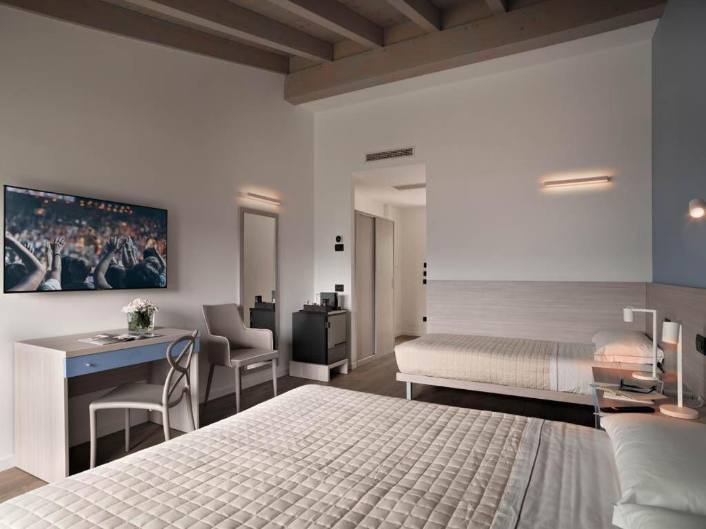 Residence Caffe Maya Maslianico Bagian luar foto